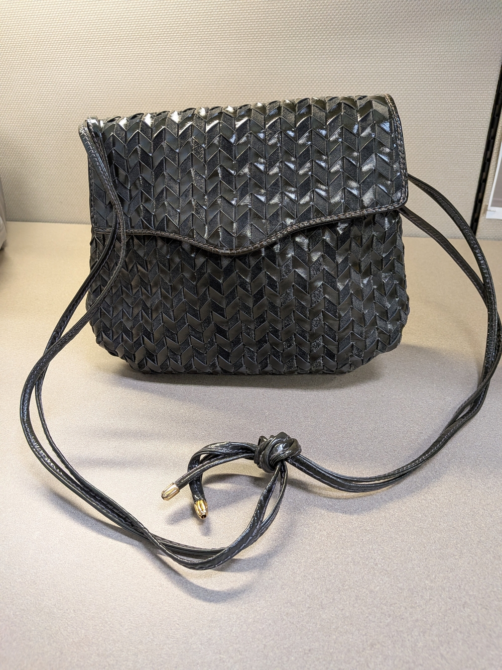 Vintage Woven Flap Crossbody Bag in Black